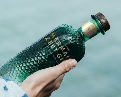 We develop solutions for various industries including spirits, cosmetics, gourmet food, and wine, offering a comprehensive range of options.